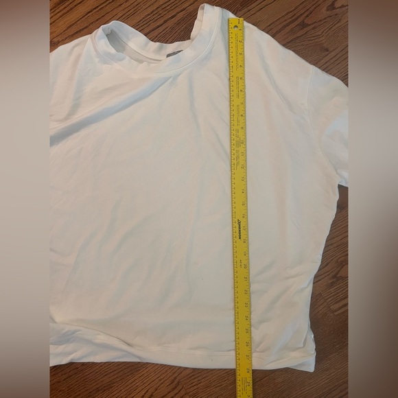 PJ Harlow Taylor French Terry Crew Neck Sweatshirt
Color: Pearl
Size: L - Picture 9 of 9